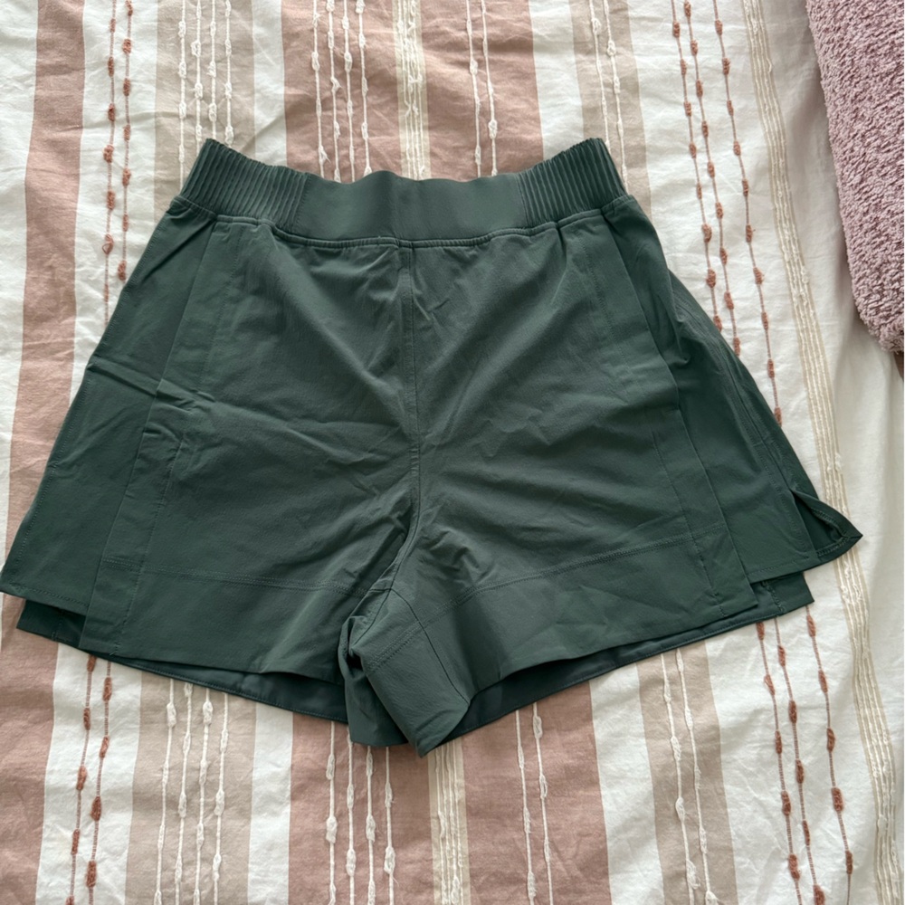 Lululemon Stretch Woven Relaxed Fit High Rise Short